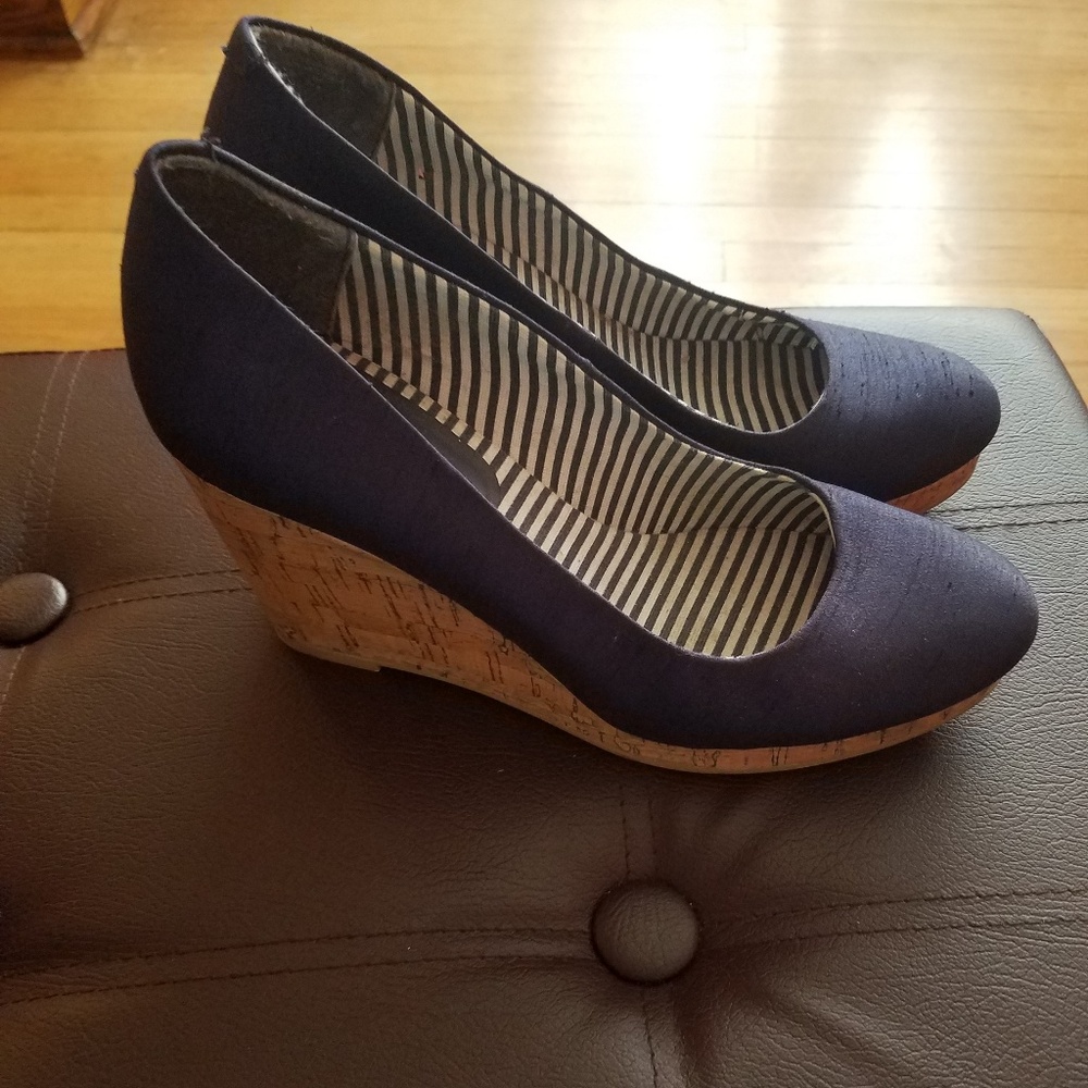 Shoes - Picture 2 of 2